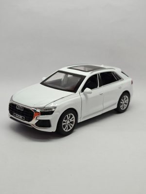 1:32 AUDI Q8 WHITE